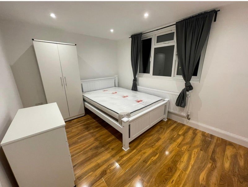 Room Whitmore Road in Greater London