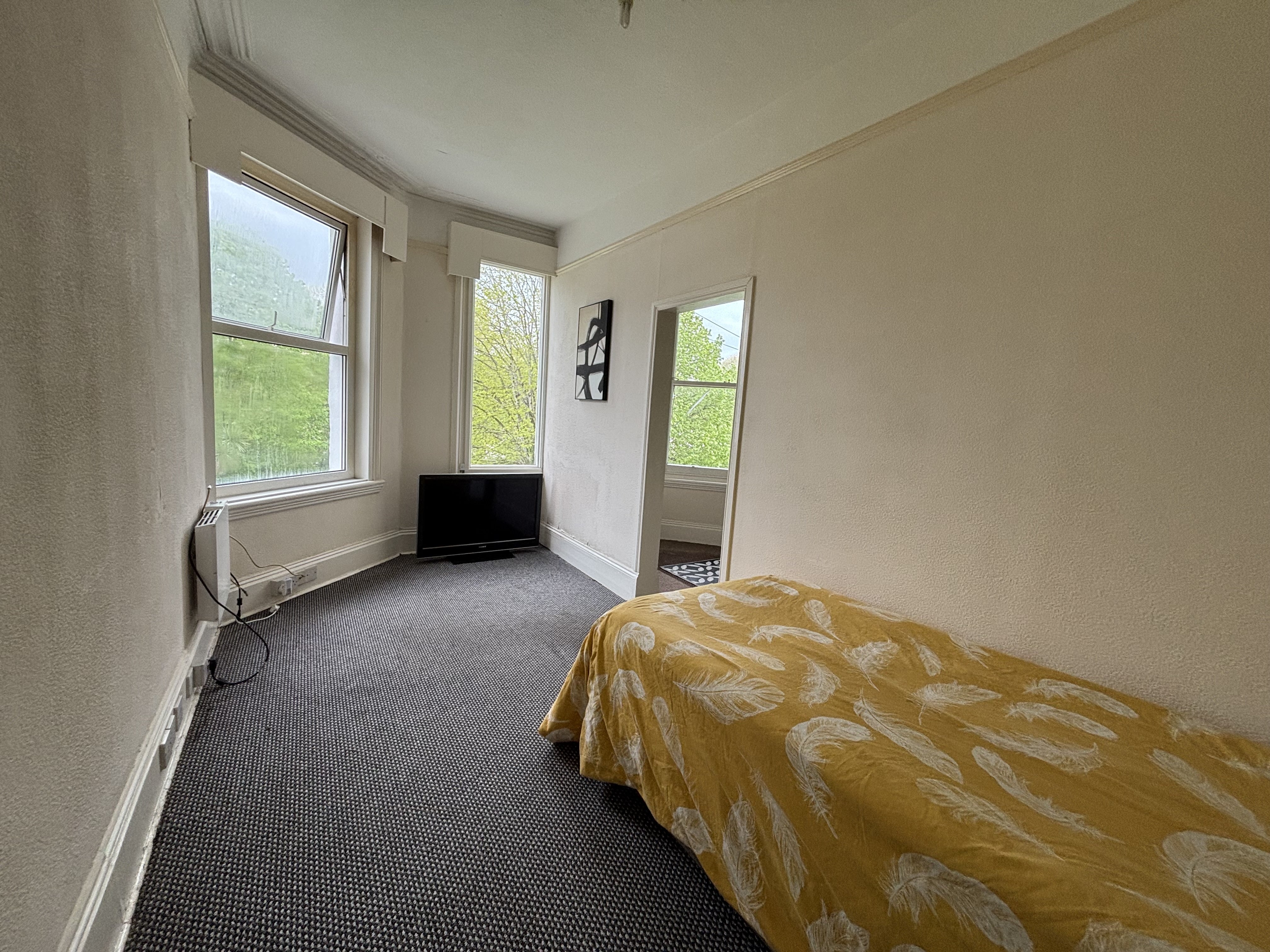 Room Avenue Road in Torquay