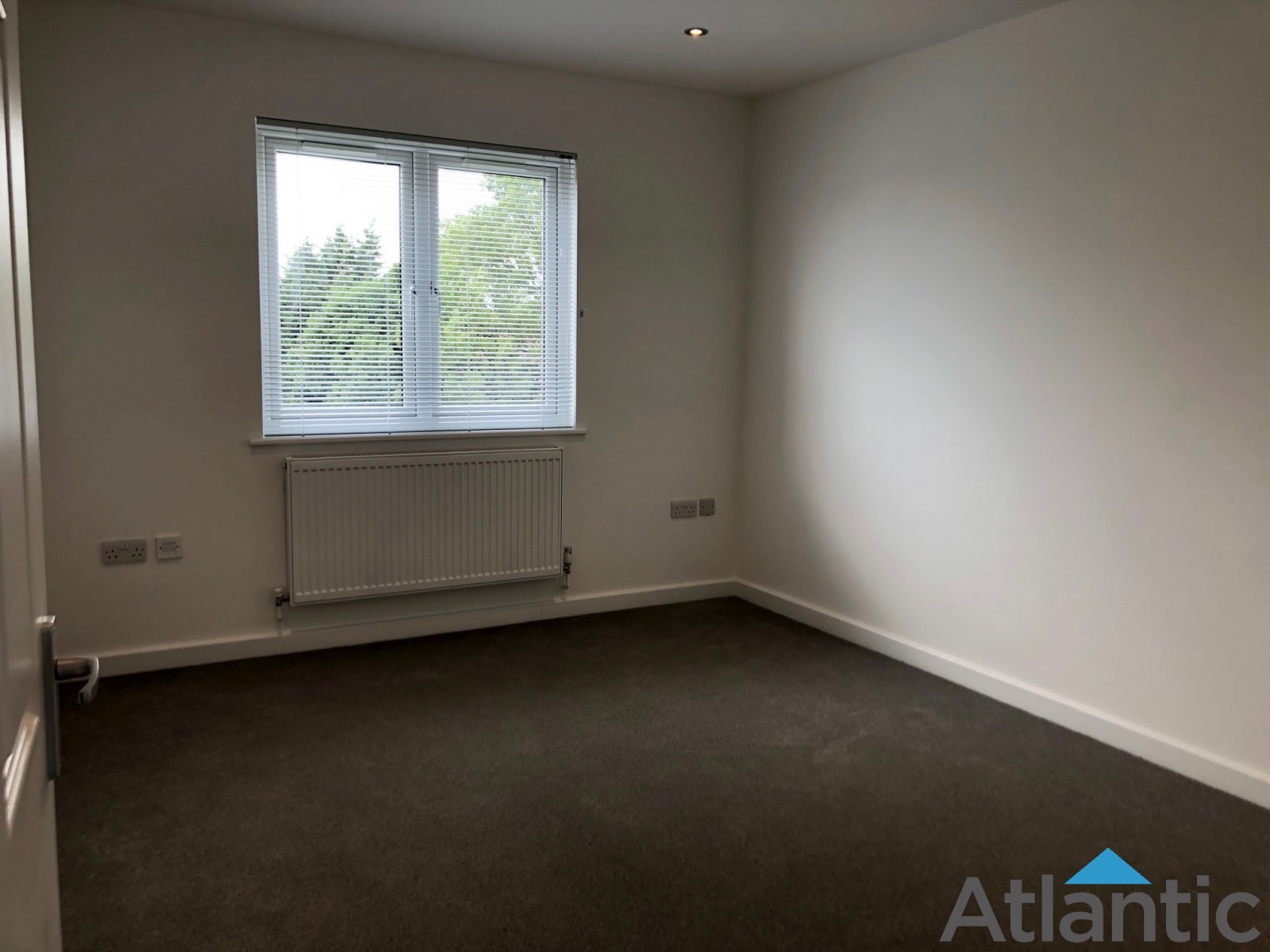 House Heathcote Grove in Greater London