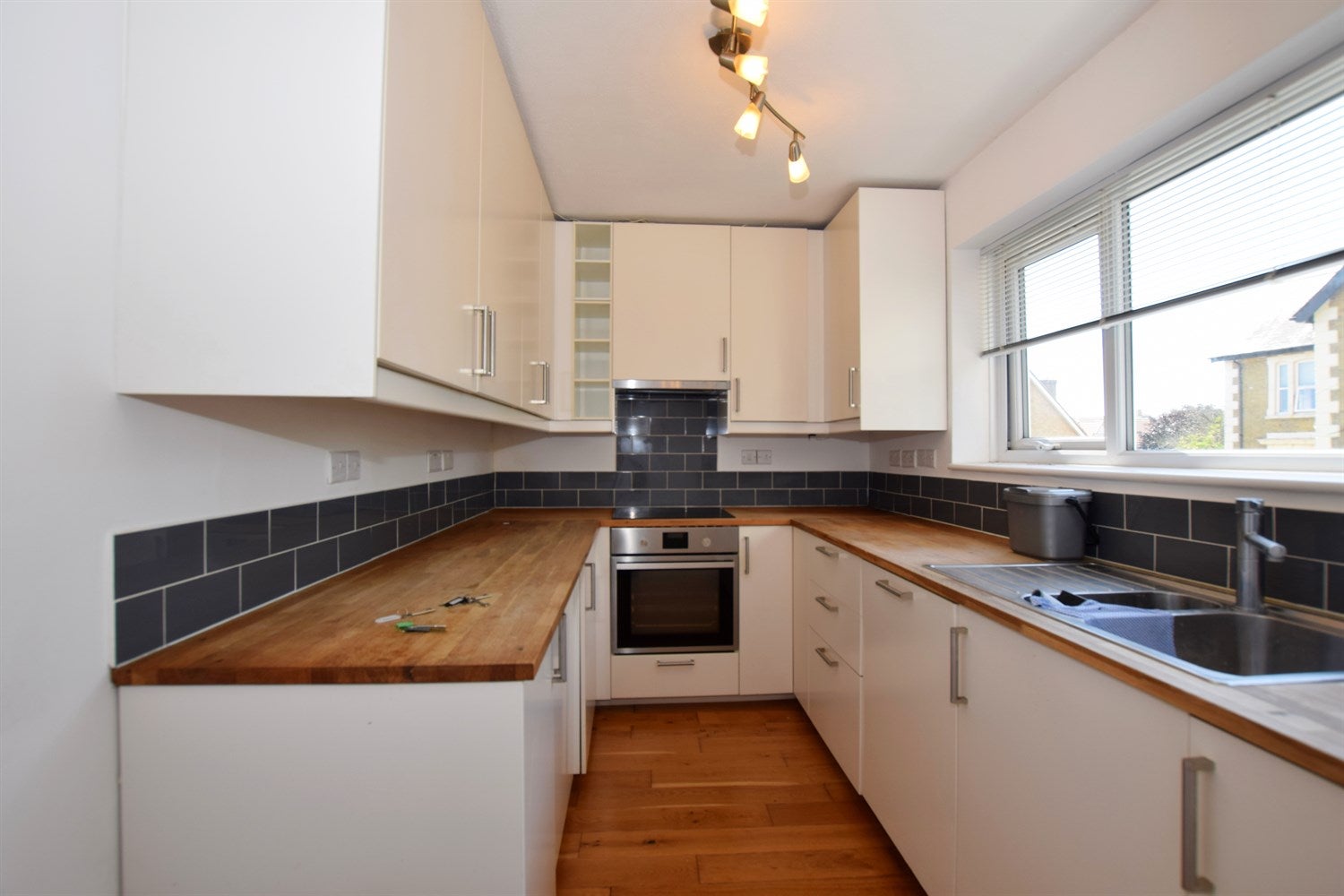 Flat Norfolk Square in Arun