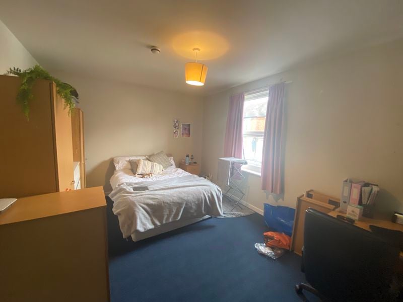 Room Teversal Avenue in Nottingham