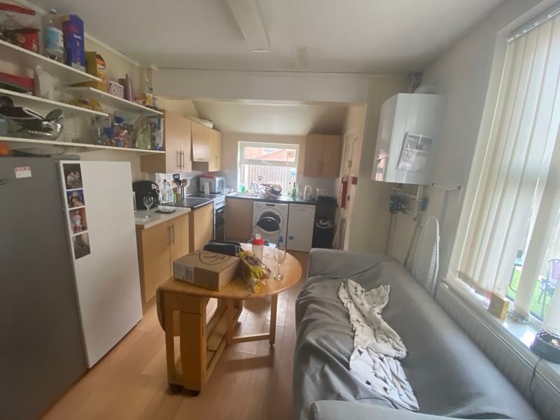 Room Teversal Avenue in Nottingham