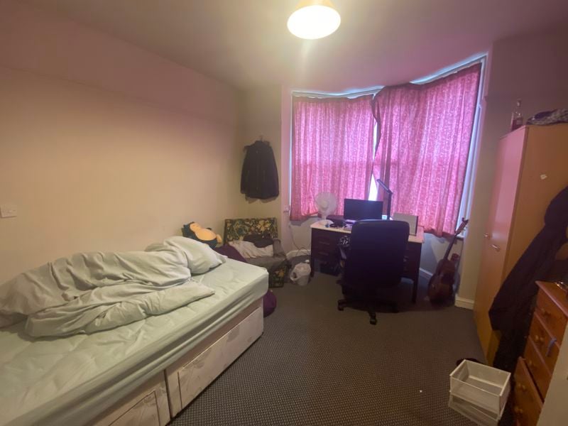 Room Teversal Avenue in Nottingham