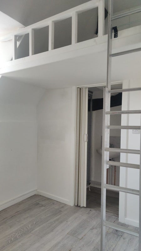 Room Fawn's Manor Close in Greater London