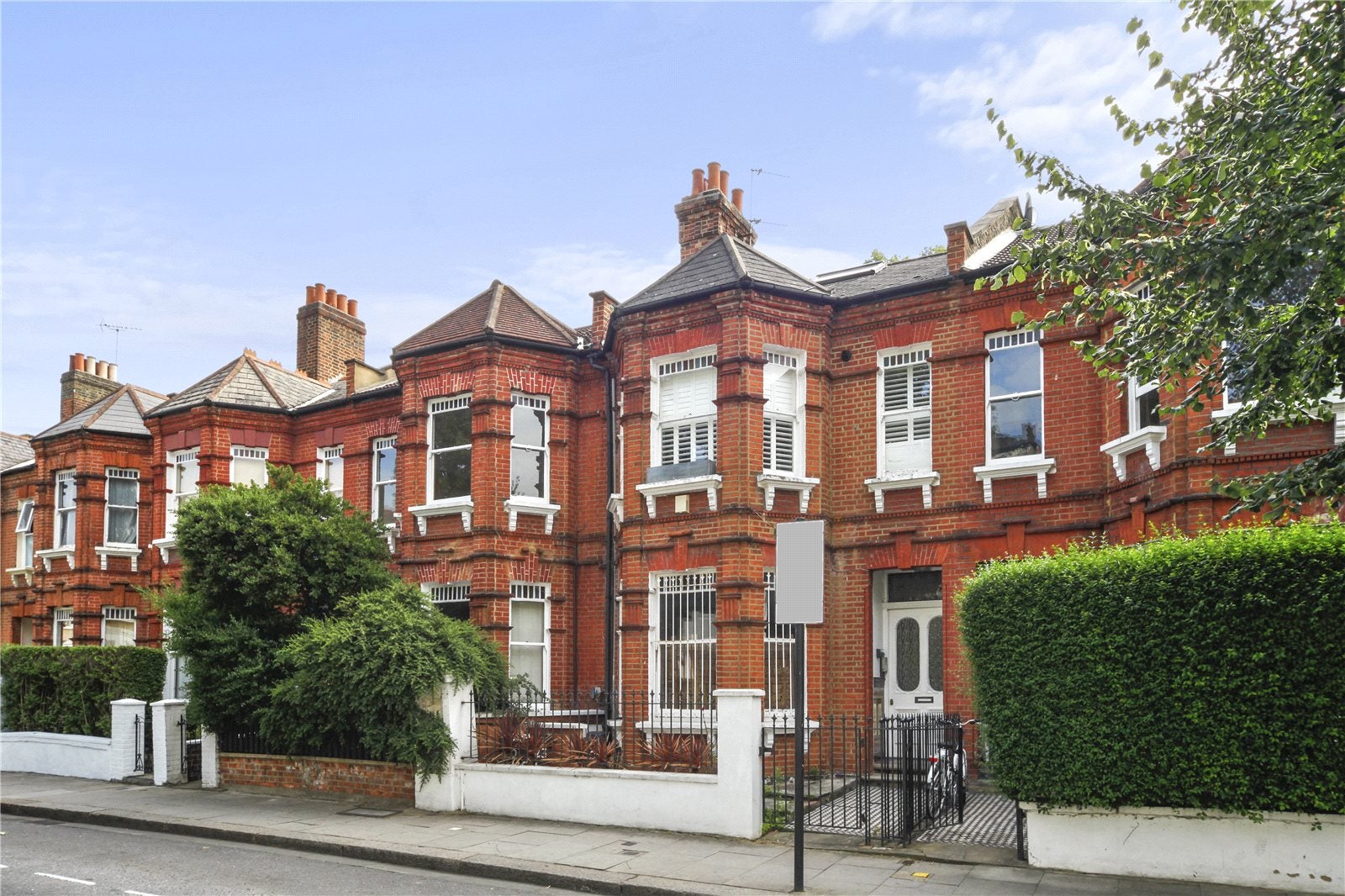 Flat Lime Grove in Greater London
