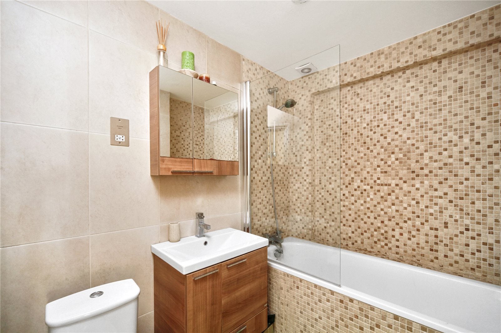 Flat Lime Grove in Greater London