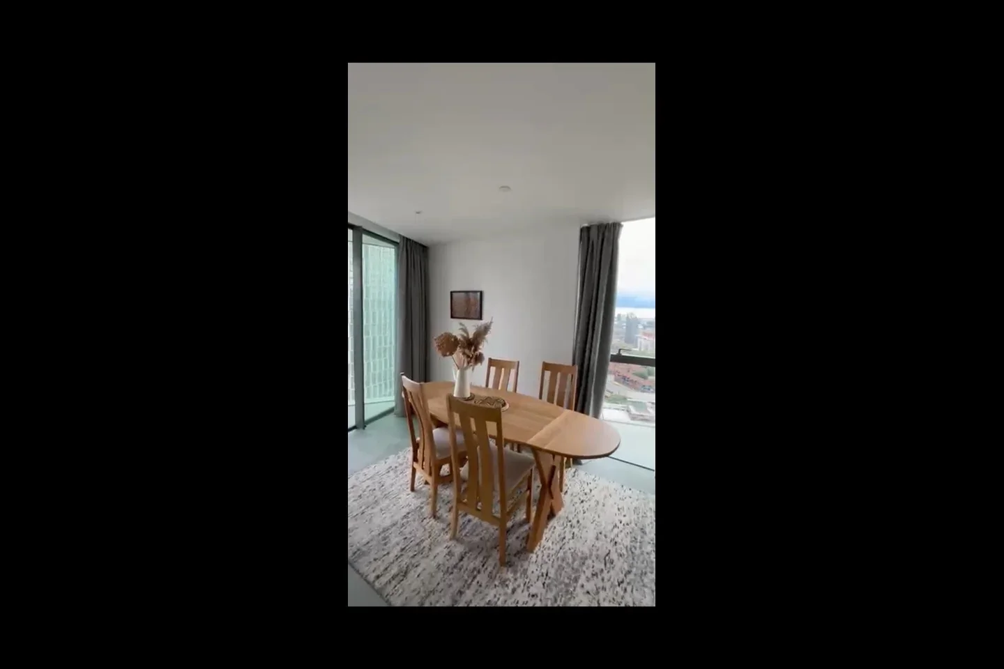 Room Dollar Bay Place in Greater London