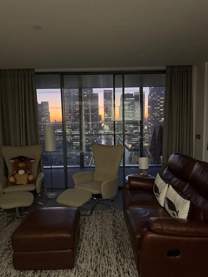 Room Dollar Bay Place in Greater London