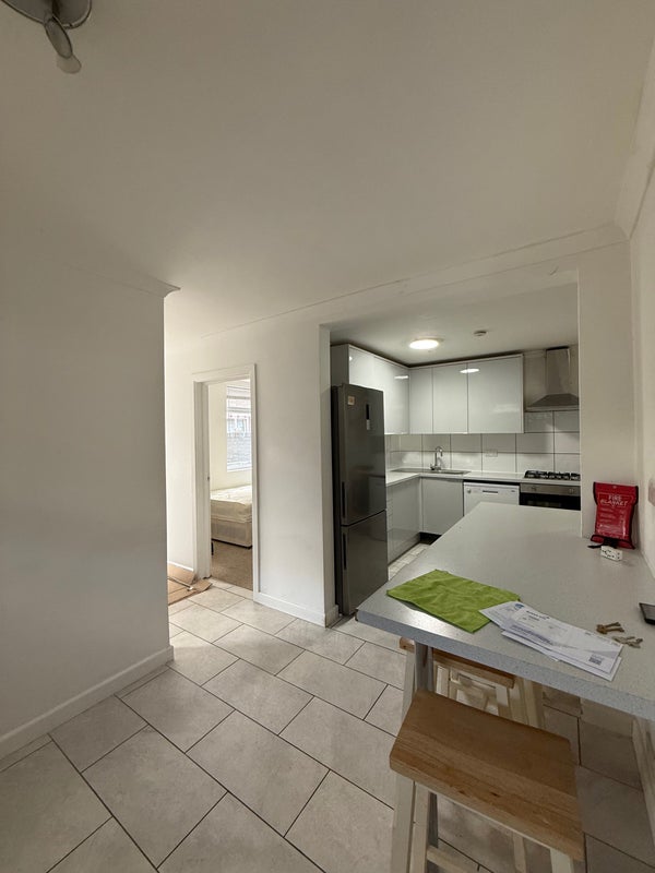 Room Mina Road in Greater London