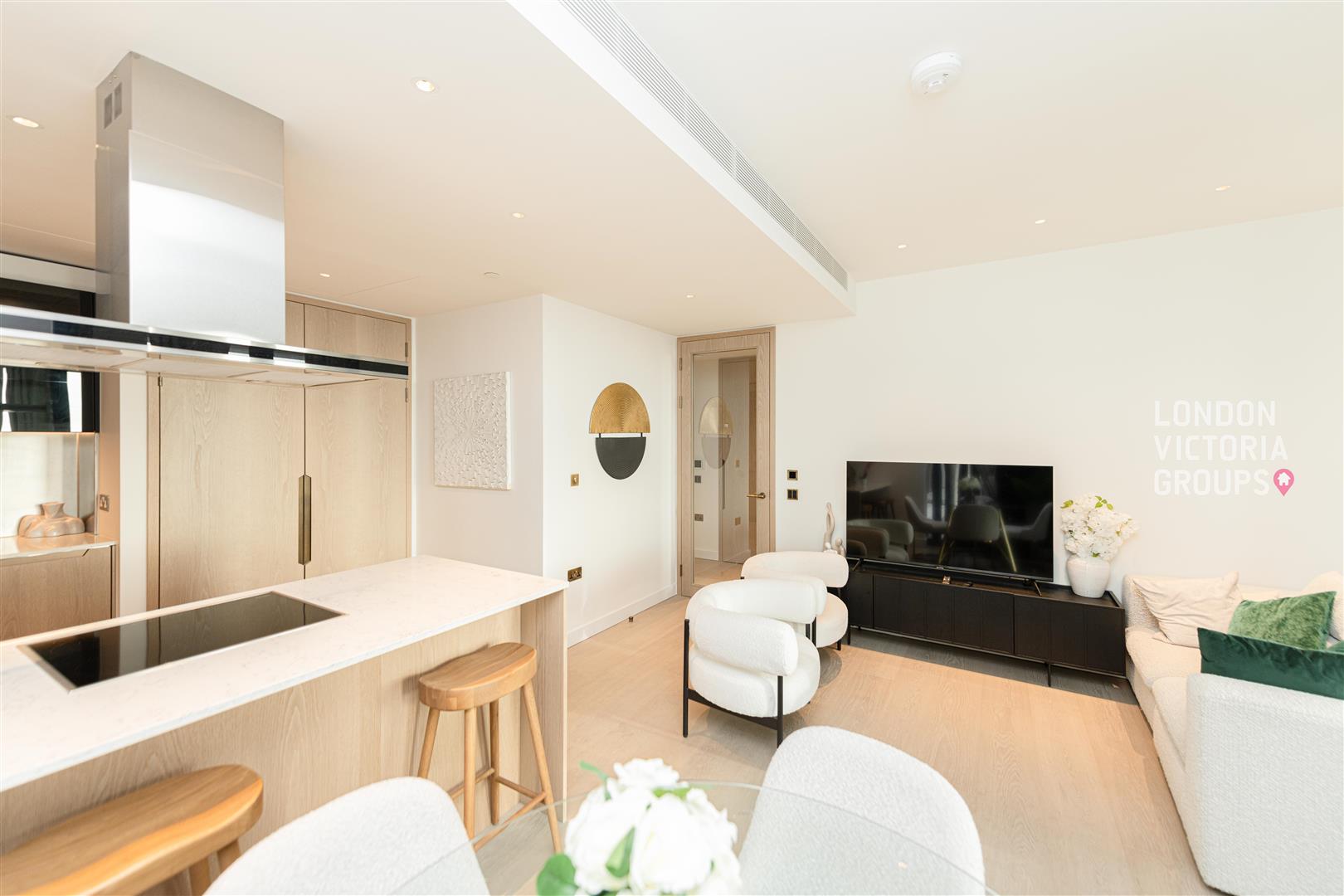 Flat Carnation Way in Greater London