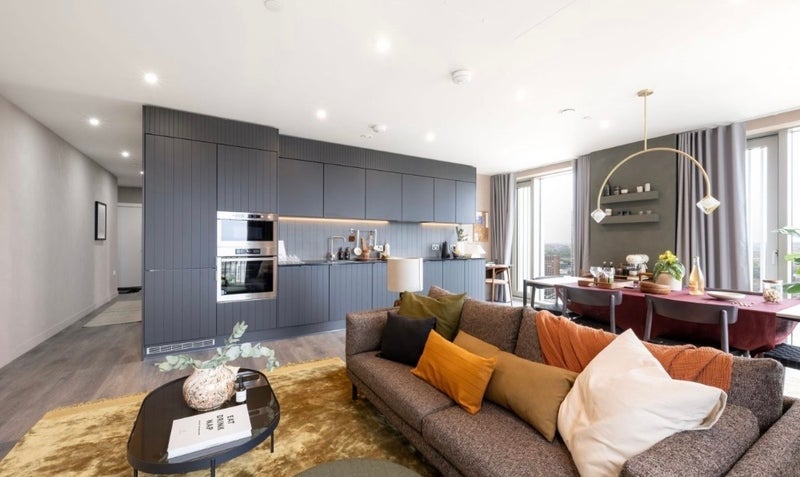 Flat Montfichet Road in Greater London
