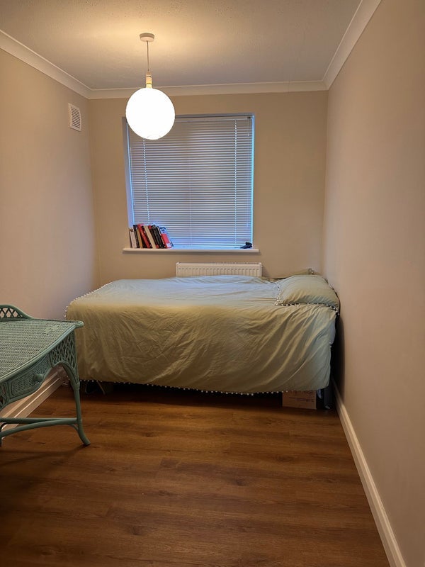 Room High Road in Greater London