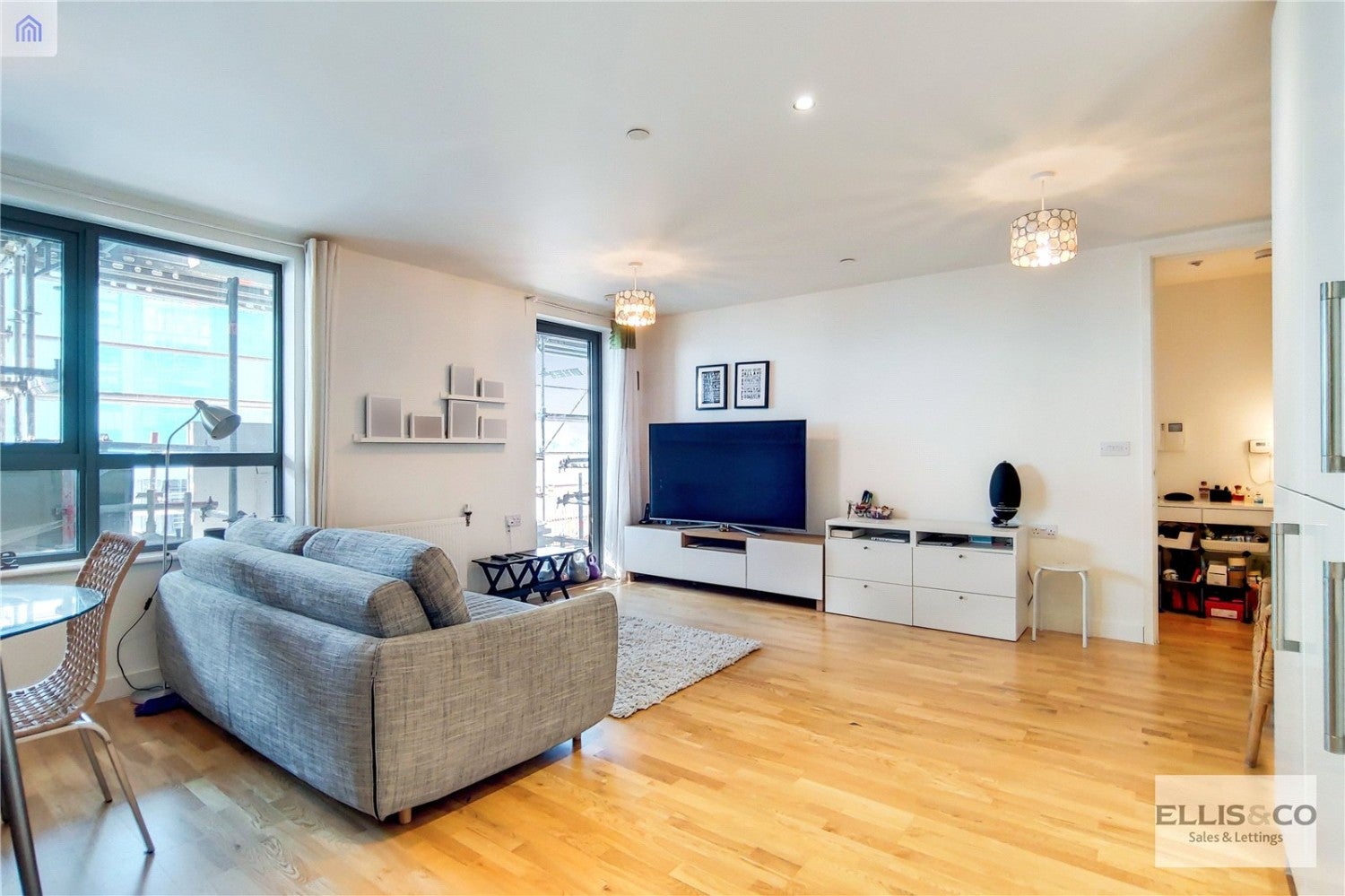 Flat High Road Wembley in Greater London