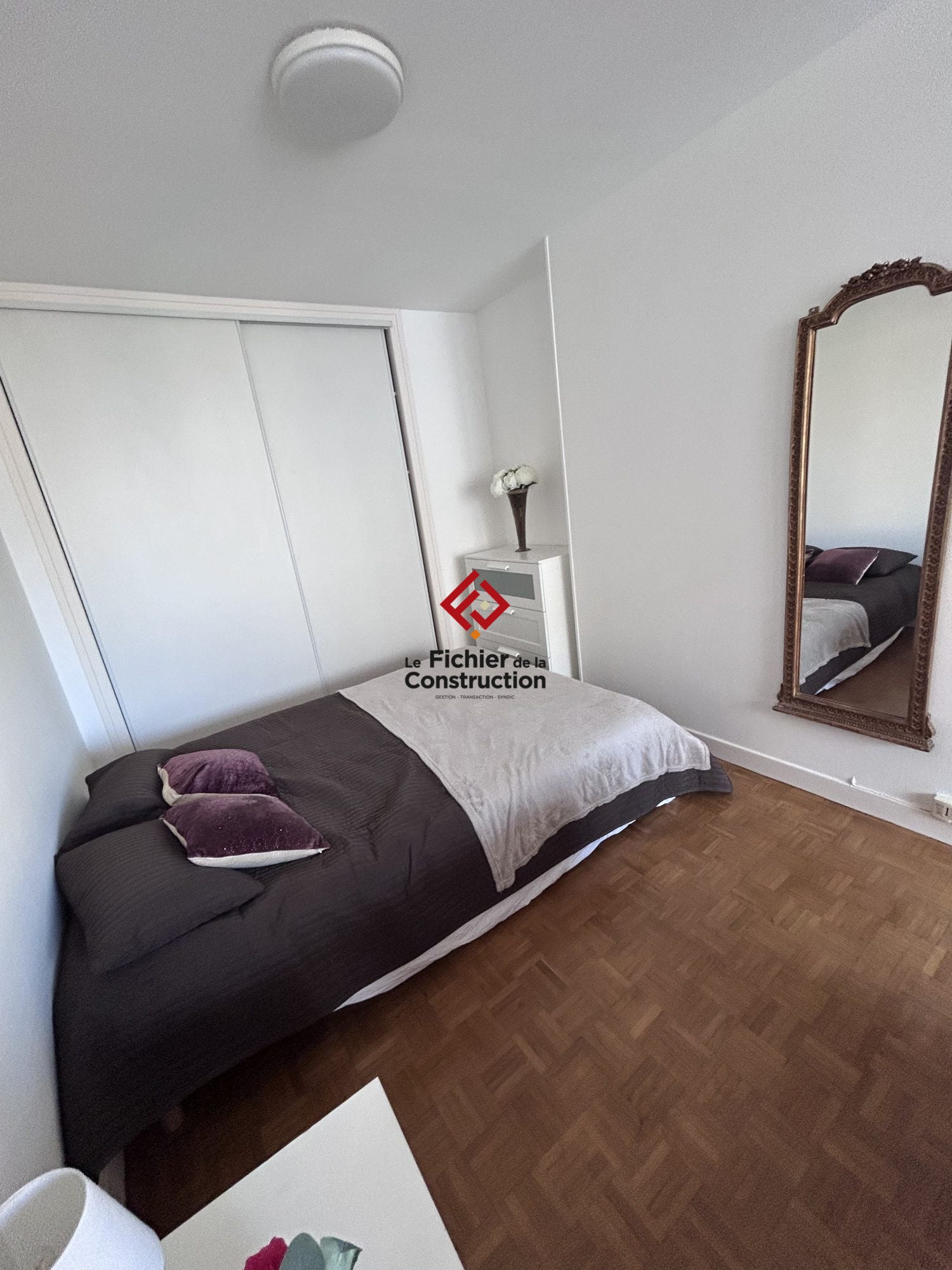 Chambre Esplanade des Communes Compagnon de la Libération à Grenoble