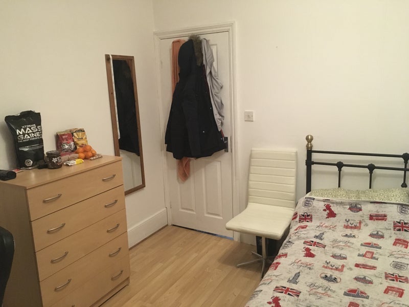 Room Cricklewood Broadway in Greater London