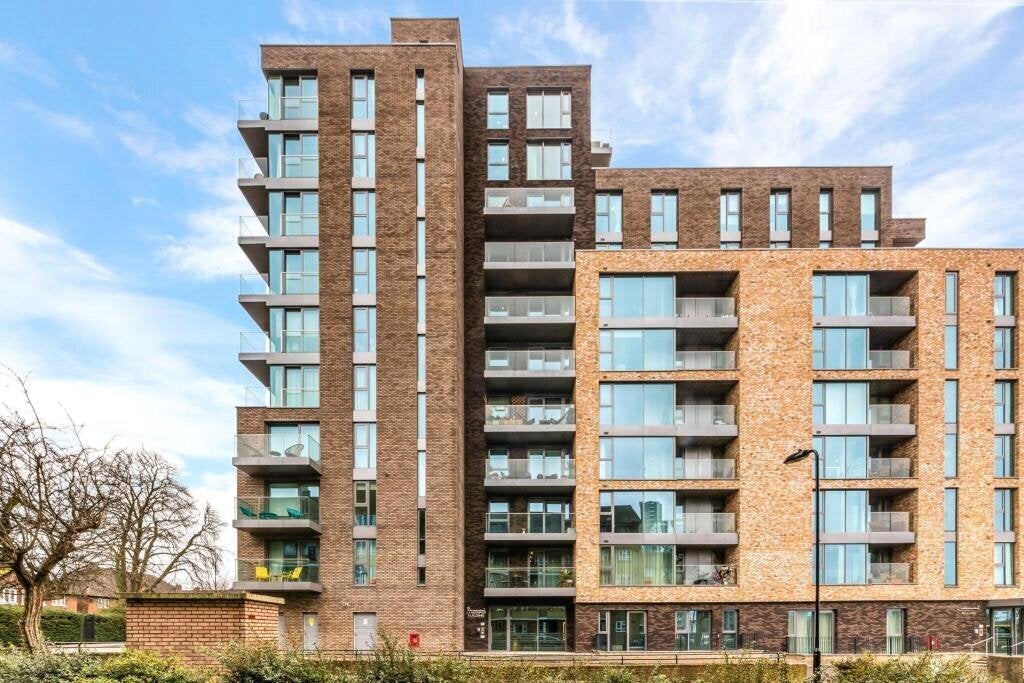Flat Newnton Close in Greater London