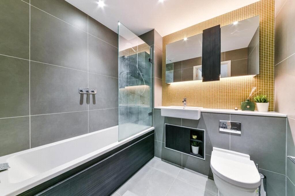 Flat Newnton Close in Greater London