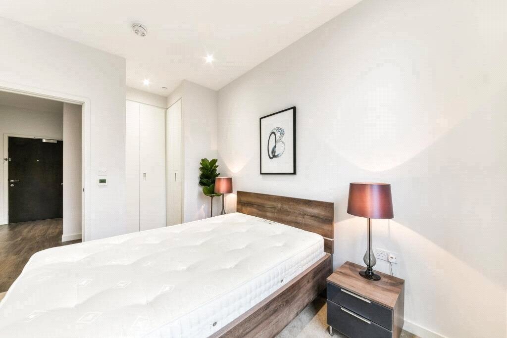 Flat Newnton Close in Greater London
