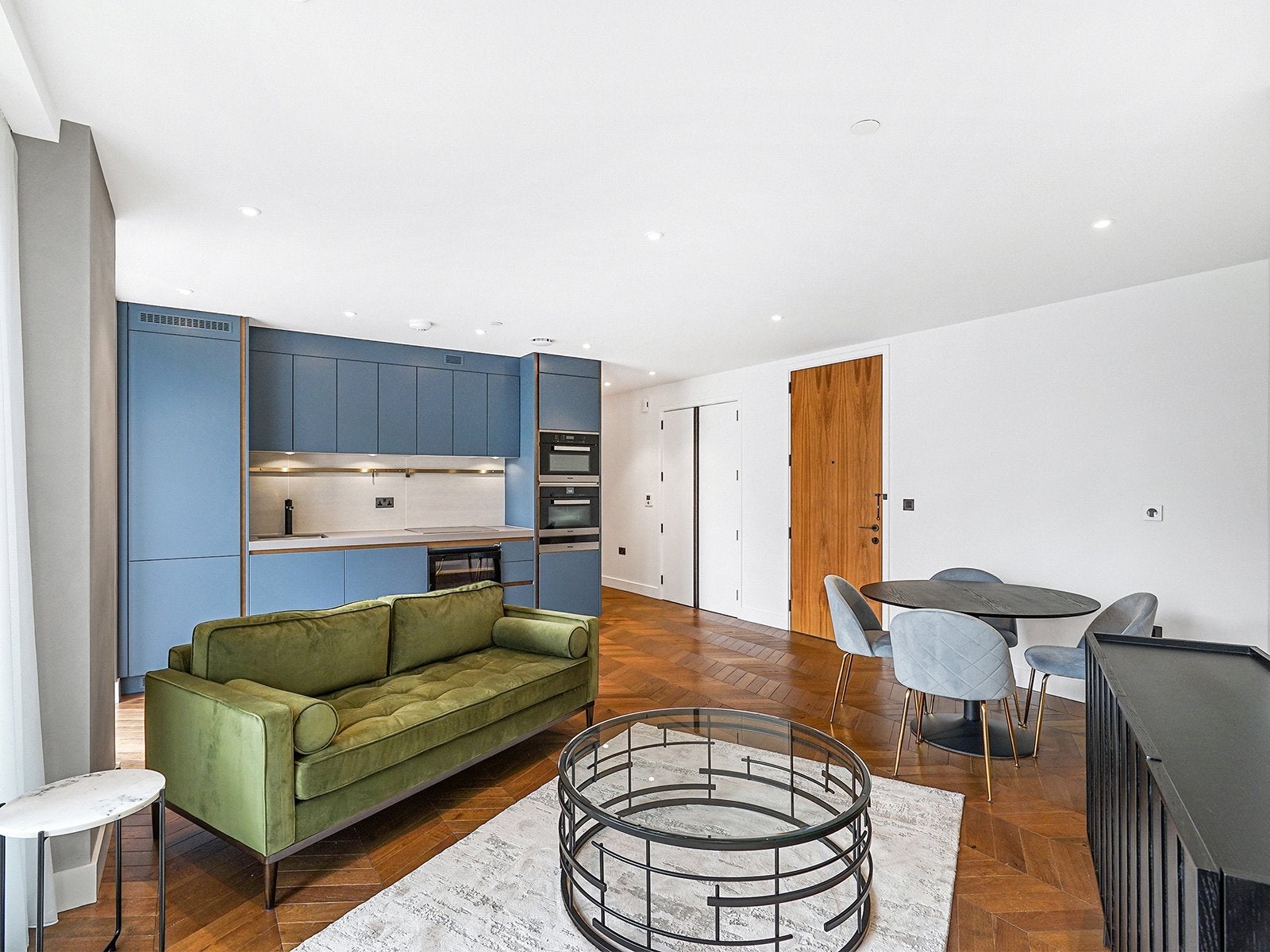 Flat Parker Street in Greater London