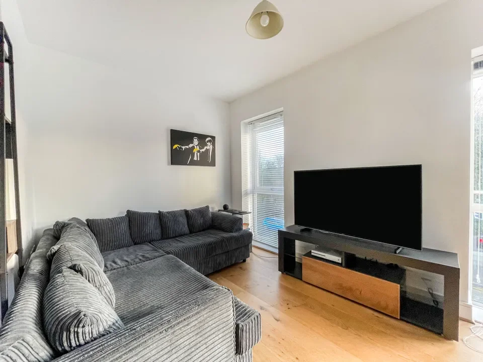 Flat Cofton Park Court in Birmingham