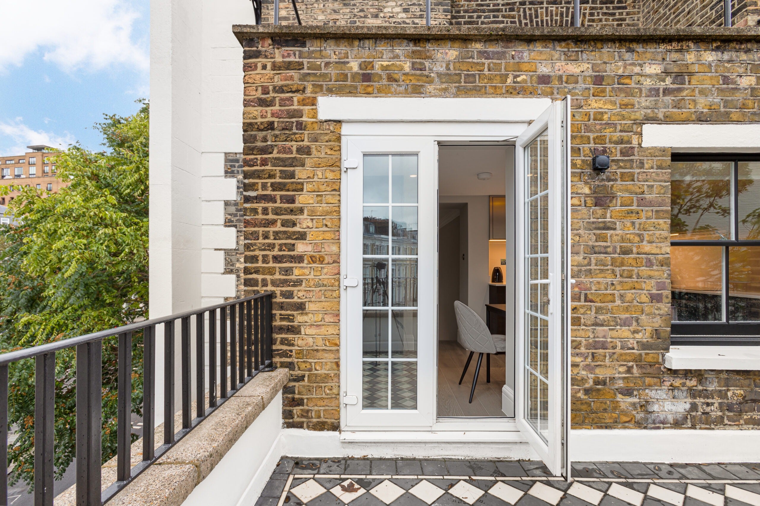 Flat Collingham Road in Greater London