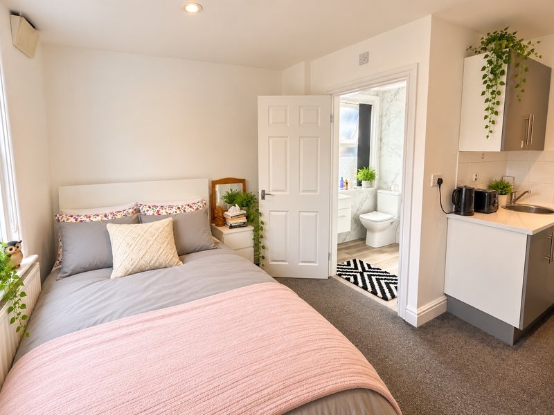 Room Stella Street in Mansfield