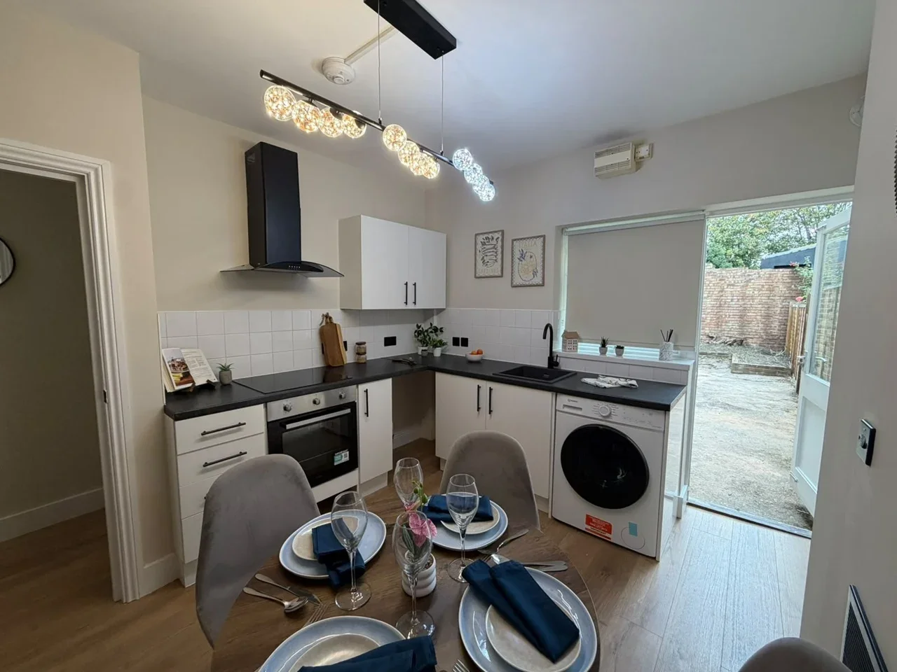 Flat Knox Road in Greater London