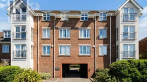 Flat Stoneleigh Park Road in Epsom and Ewell