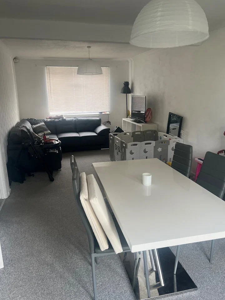 Room Woodcroft Crescent in Greater London