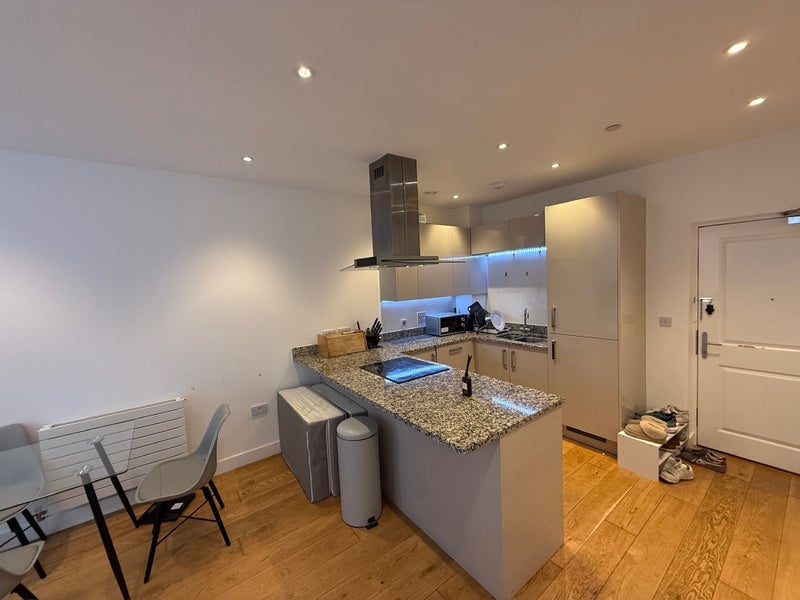 Room Ponton Road in Greater London