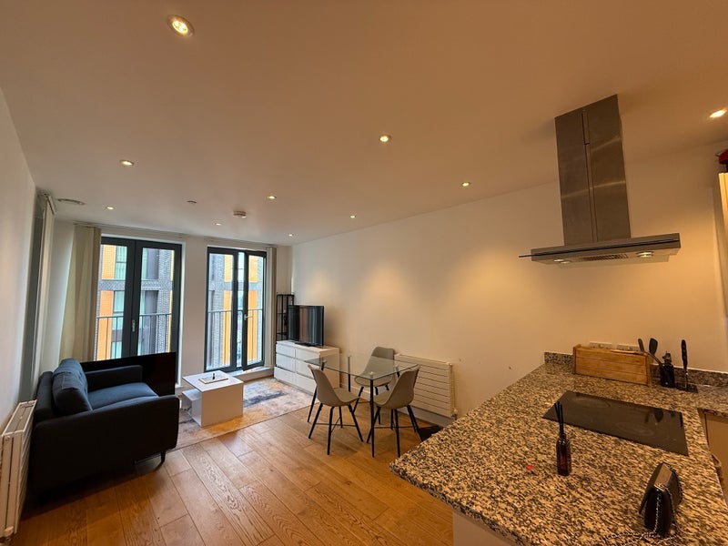 Room Ponton Road in Greater London