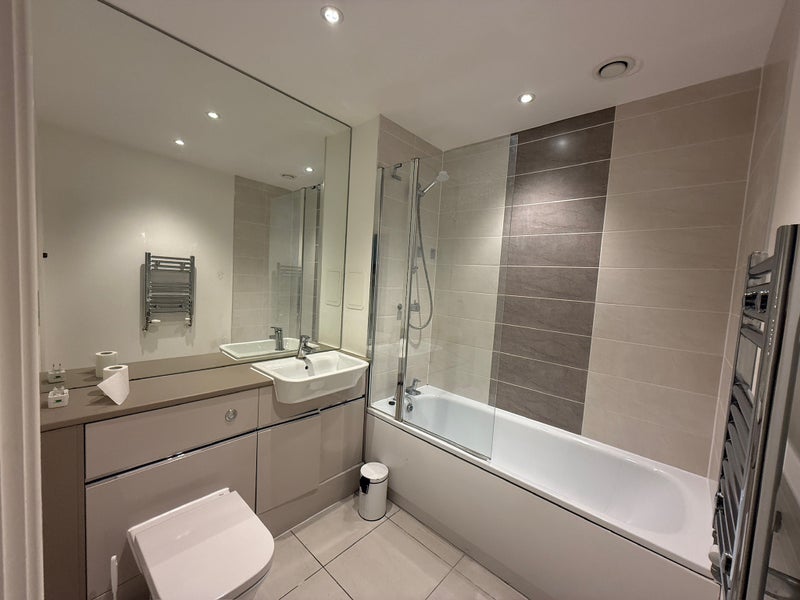 Room Ponton Road in Greater London