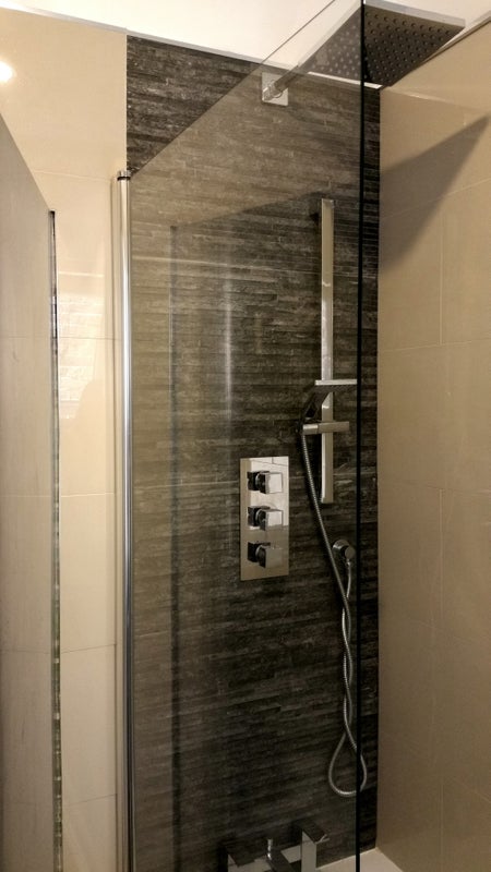 Room Lyndhurst Road in Greater London