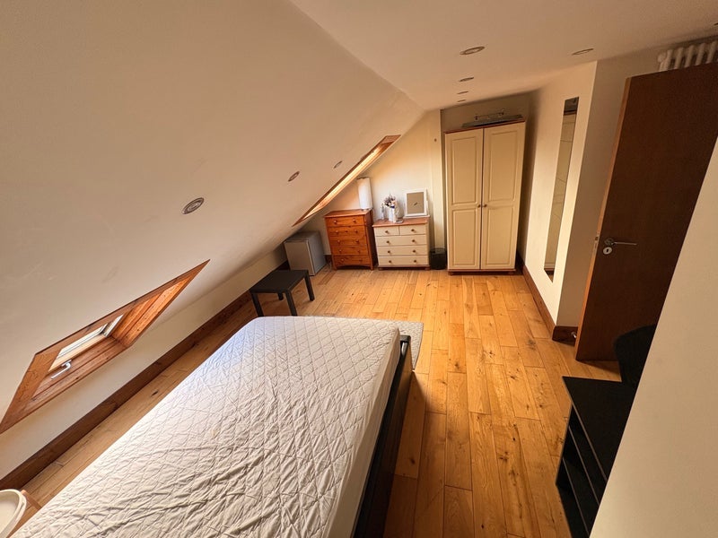 Room Leasowes Road in Greater London