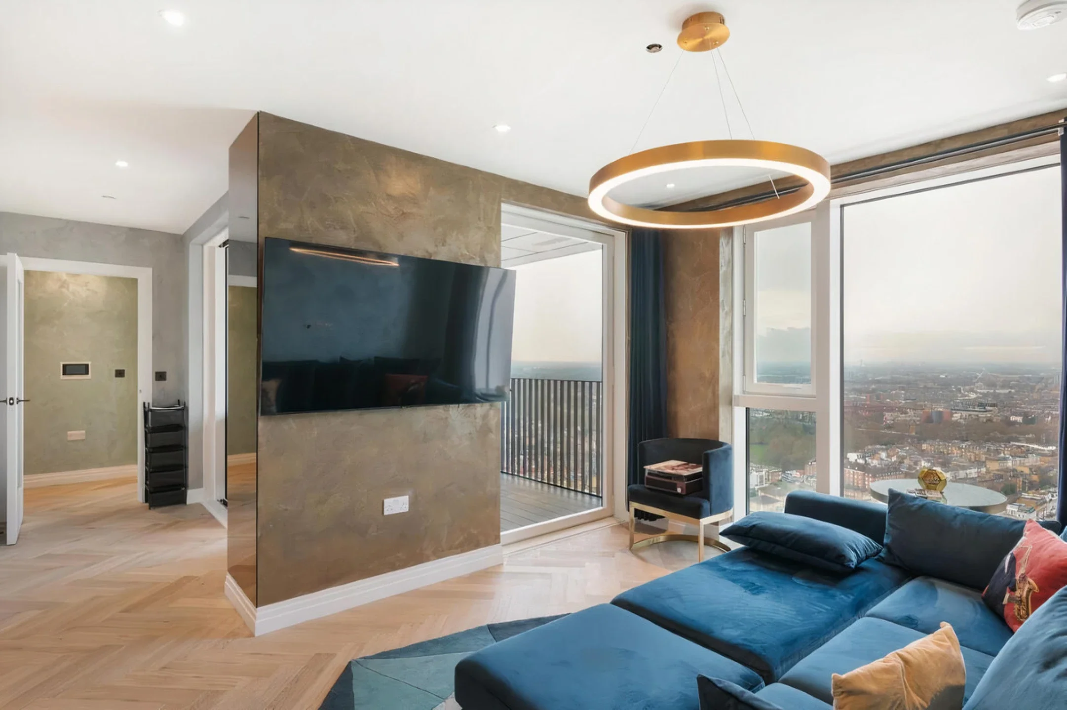 Flat Steeple Close in Greater London