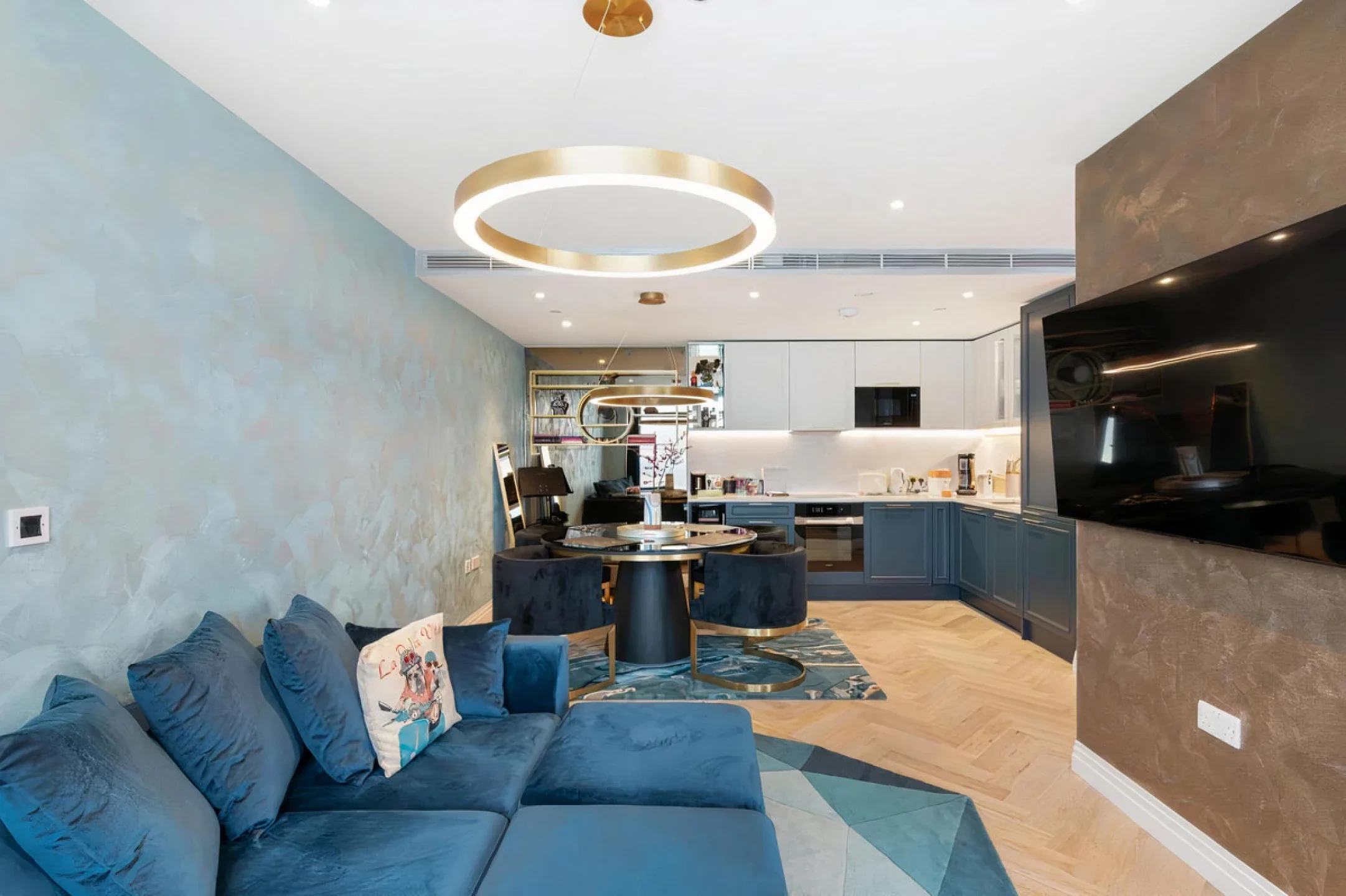 Flat Steeple Close in Greater London