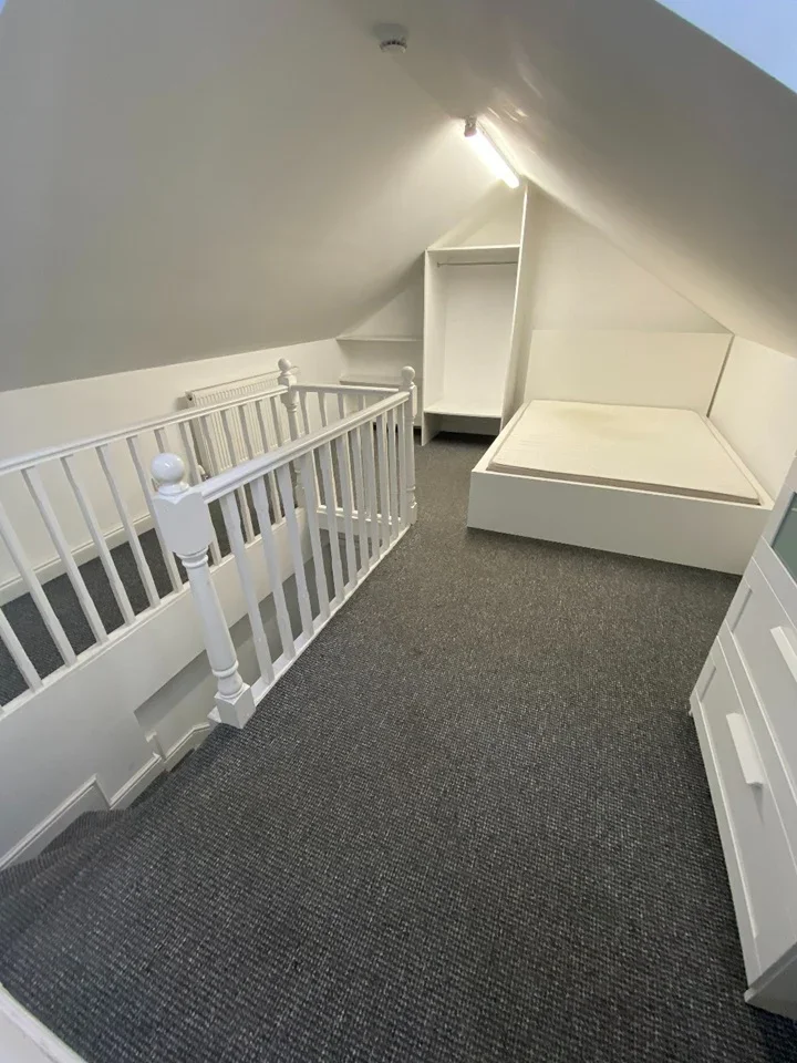 Room Langworthy Road in Salford