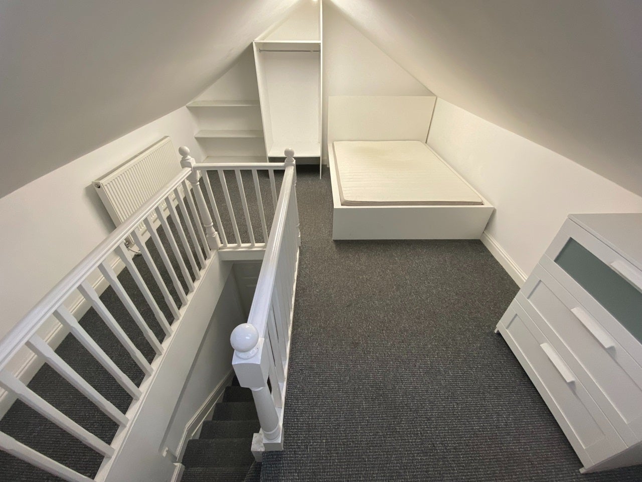 Room Langworthy Road in Salford
