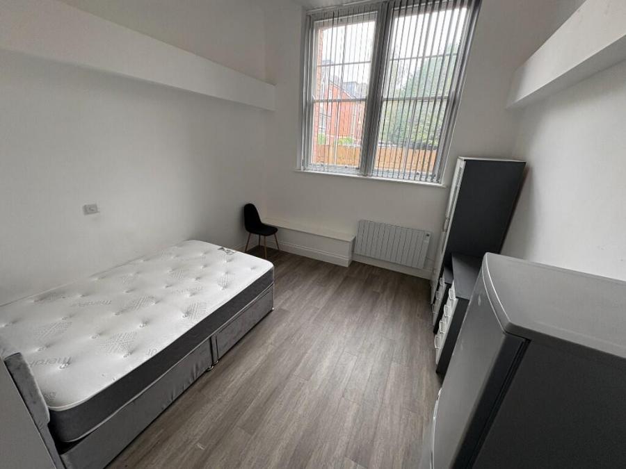 Flat Saint John's Terrace in Derby