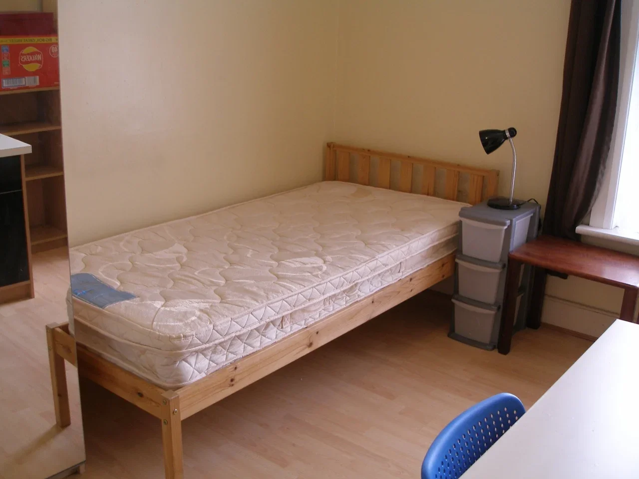 Room West Green Road in Greater London