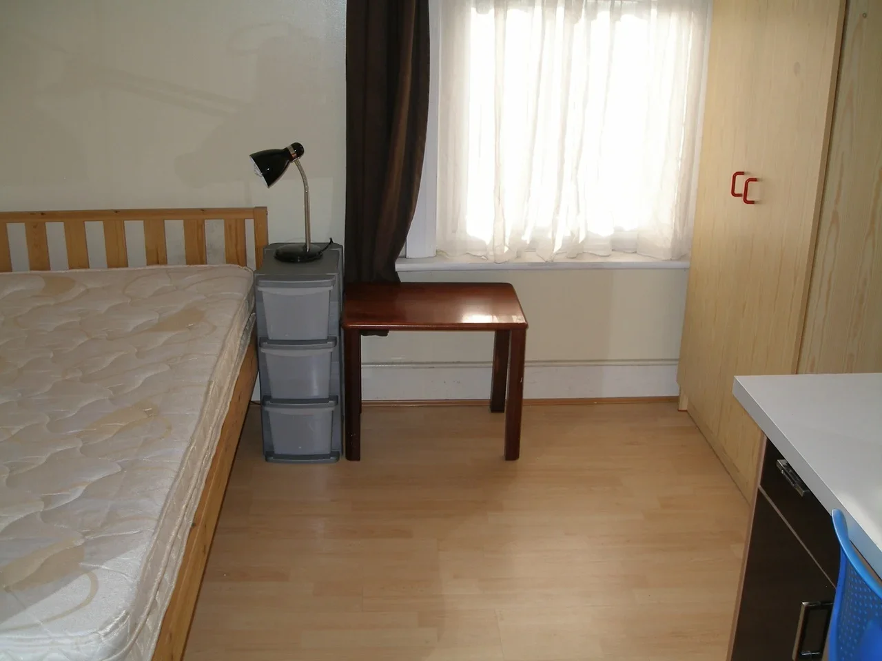 Room West Green Road in Greater London