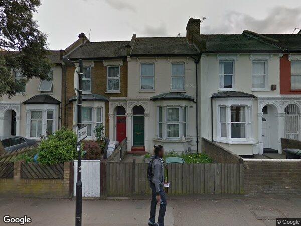 Room West Green Road in Greater London