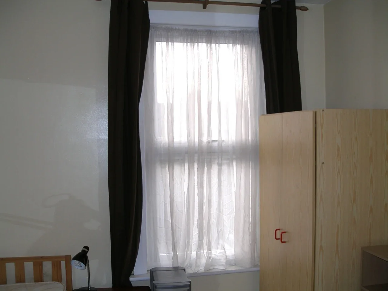 Room West Green Road in Greater London