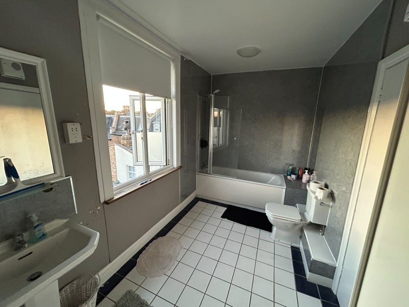 Room Merton Road in Greater London