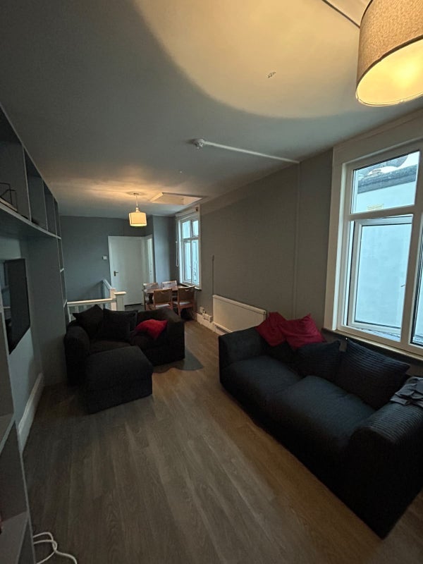 Room Merton Road in Greater London