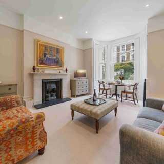 Flat Sunningdale Gardens in Greater London