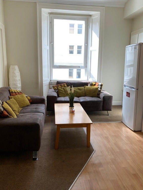 Flat Cornwall Street in City of Edinburgh
