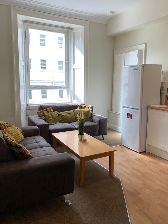 Flat Cornwall Street in City of Edinburgh