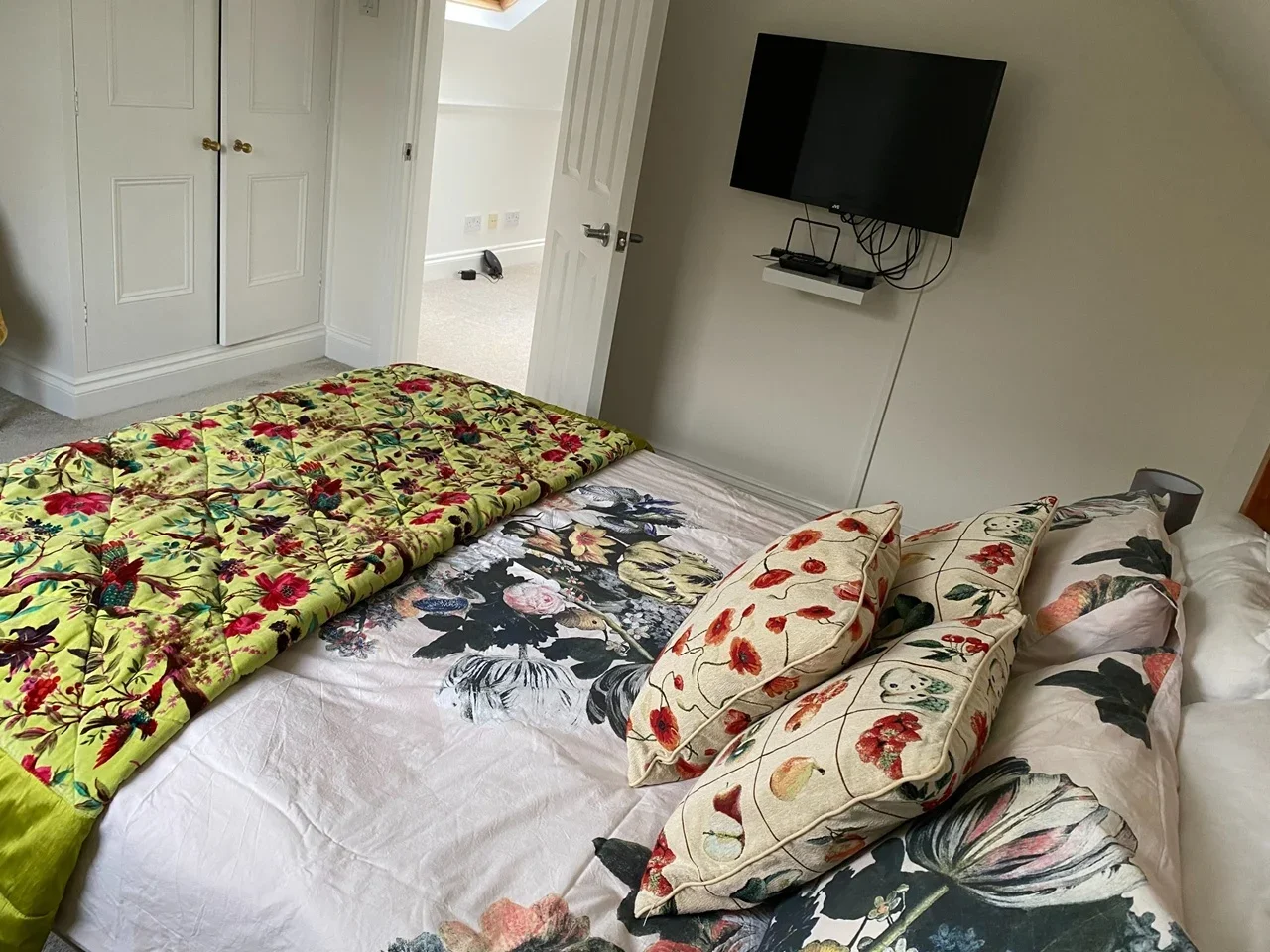 Flat Gordon Road in Greater London