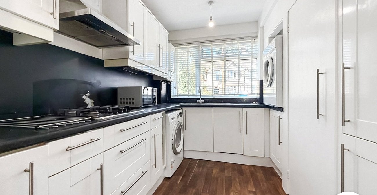 Flat Ankerdine Crescent in Greater London